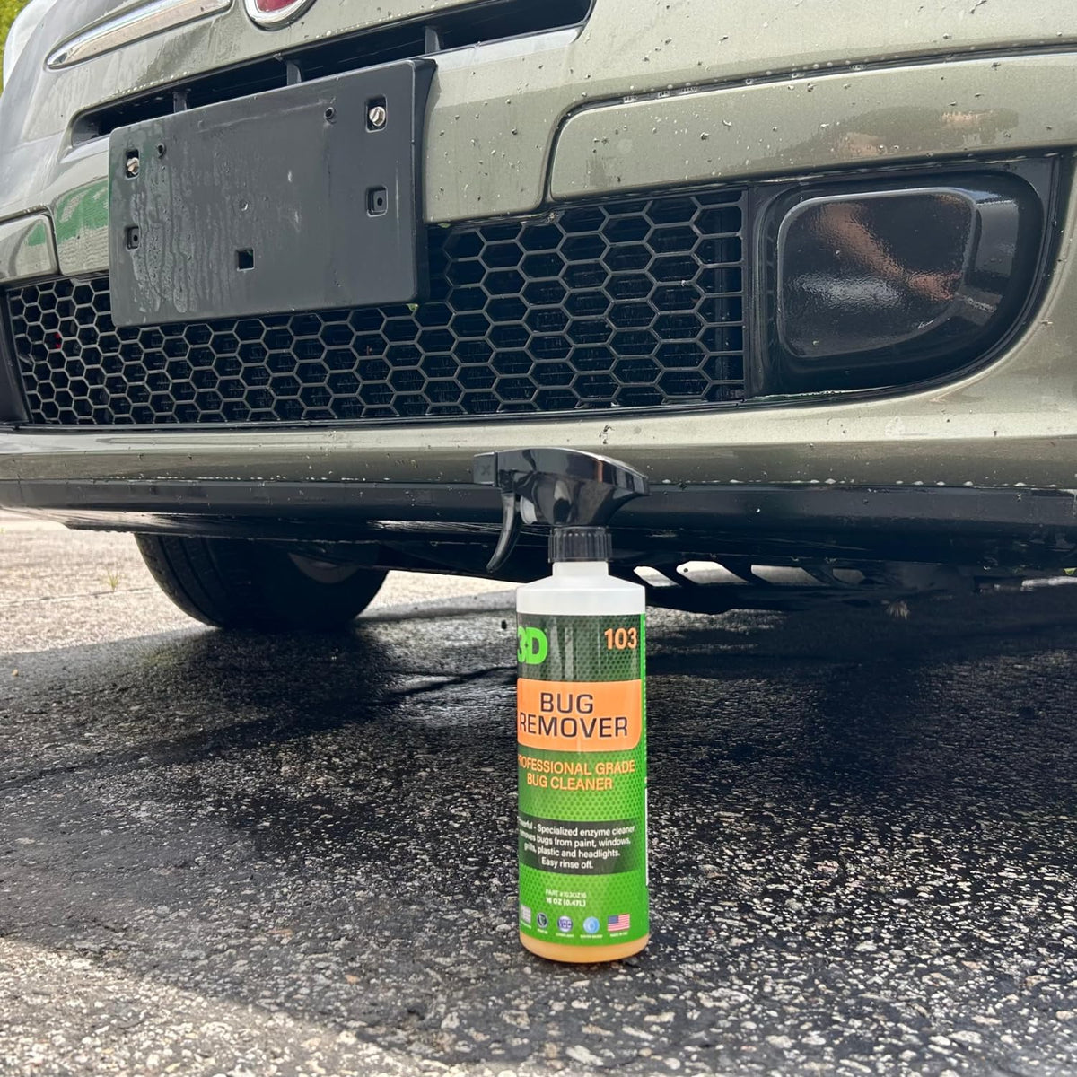 3D bug remover cleaning bugs off a boat hull in a lifestyle setting showing versatility