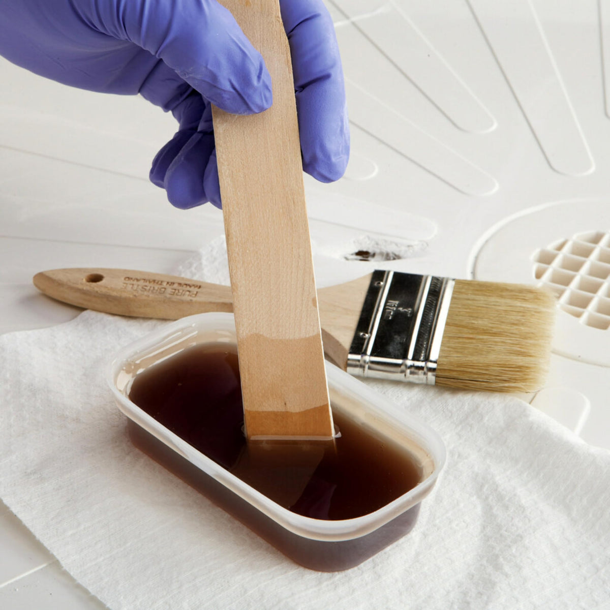3M Bondo resin and hardener closeup demonstrating fast cure and bonding