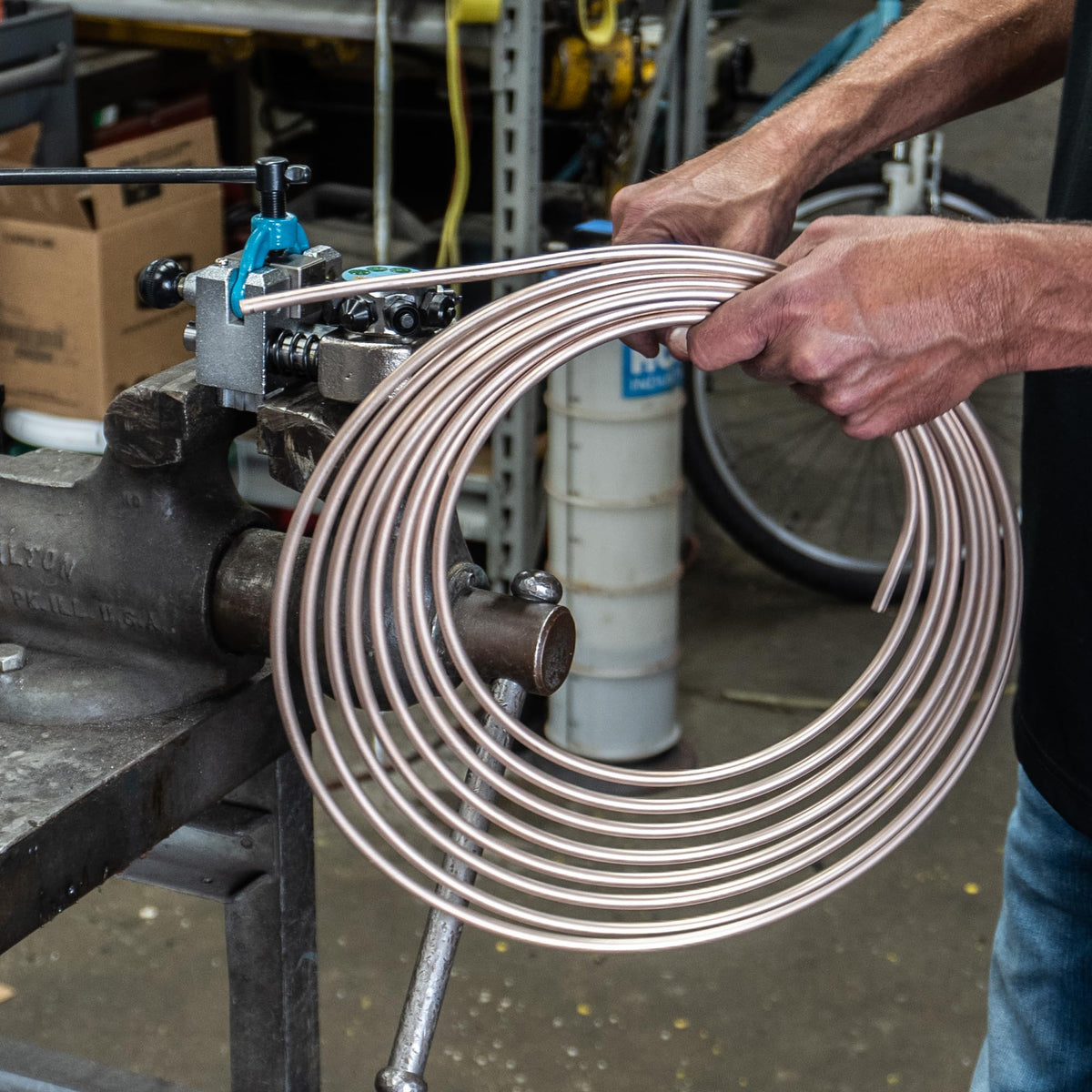 4LIFETIMELINES tube nut and tubing connection illustrating secure leak-resistant fit