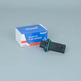 AdvanEX mechanic installing the MAF demonstrating quick, hassle-free replacement