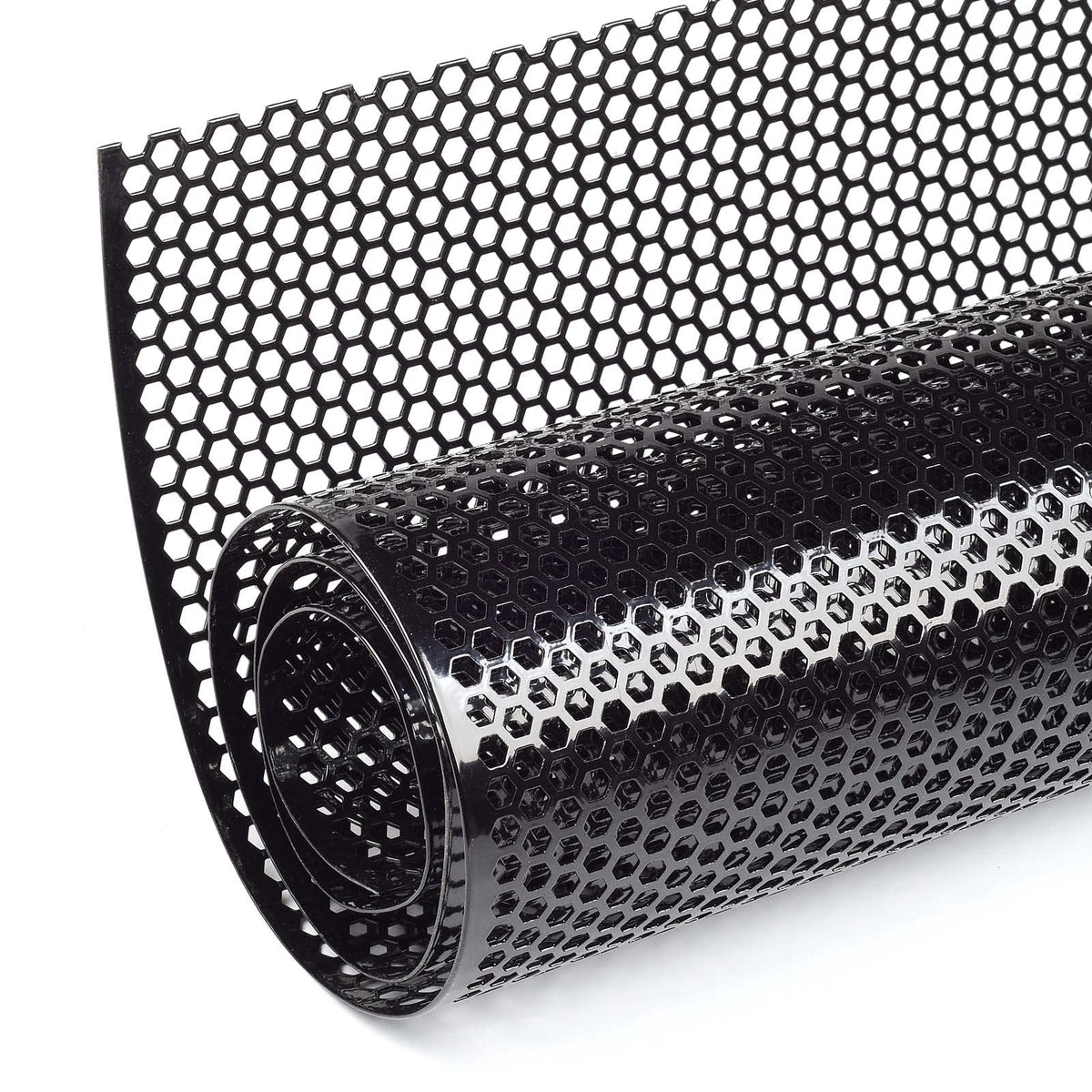 AggAuto front view of 40x13 black grill mesh showing honeycomb protection benefit