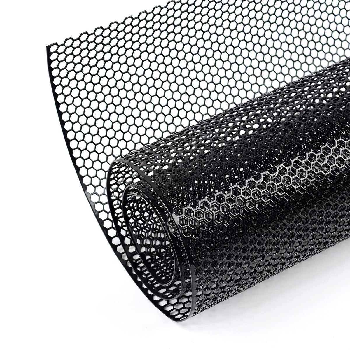 AggAuto front panel view showing full 47x16 black mesh and balanced airflow benefit