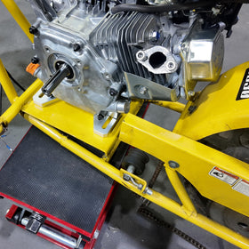 AKSGKGQ mounted engine on mini bike in use demonstrating stable drivetrain performance