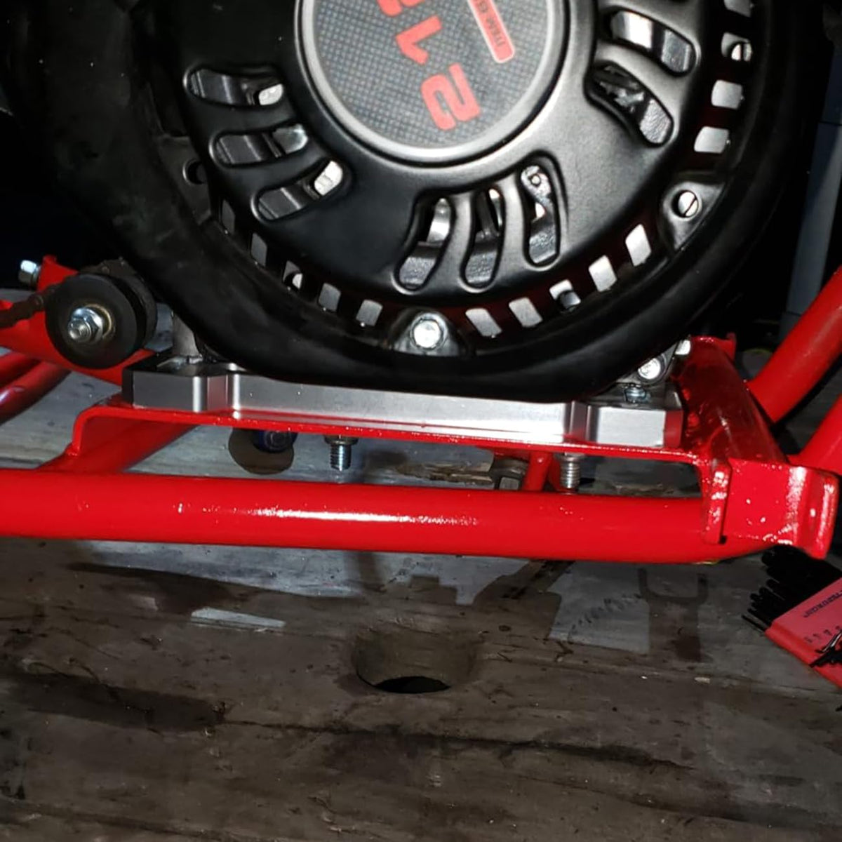 AKSGKGQ beside ruler showing compact size and easy fit benefit