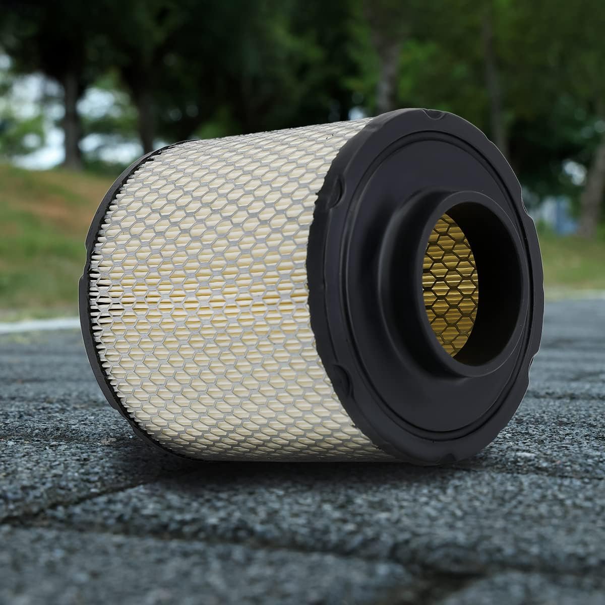 AloneGoer close-up of filter media texture highlighting dust-trapping benefit