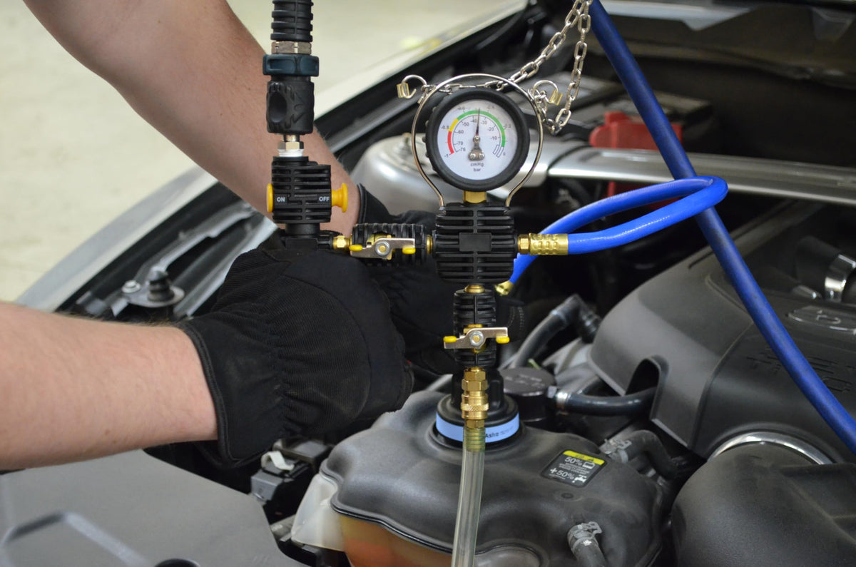 Astro Pneumatic 0–35 psi gauge close-up for accurate pressure readings benefit