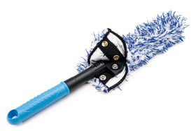 Autofiber in use cleaning wheel spokes reaching narrow gaps effectively