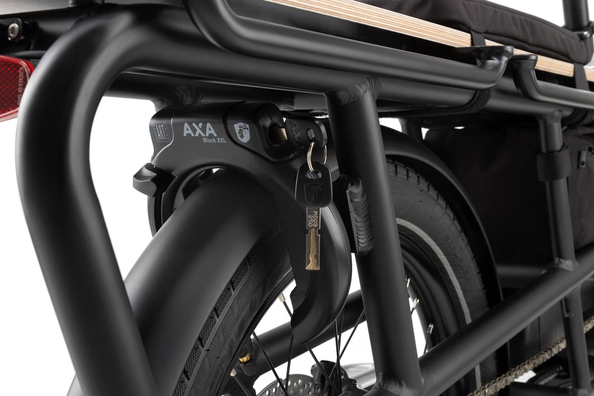 AXA Block XXL cylinder closeup highlighting anti‑drilling protection and durability benefit