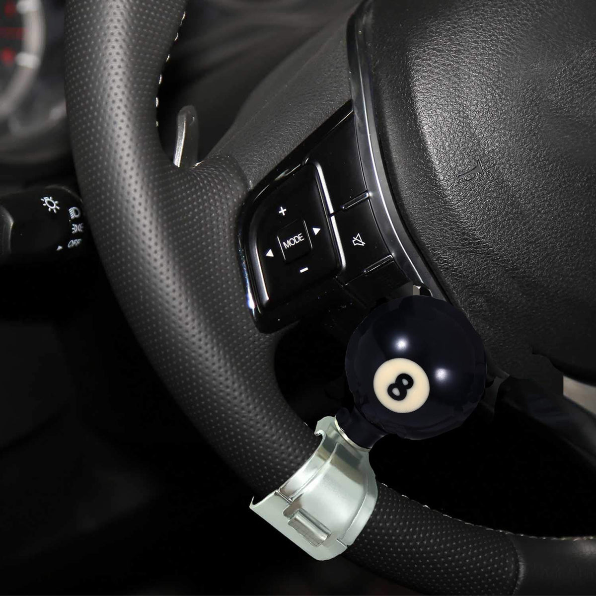 Bashineng knob next to a hand to show scale and comfortable handling benefit