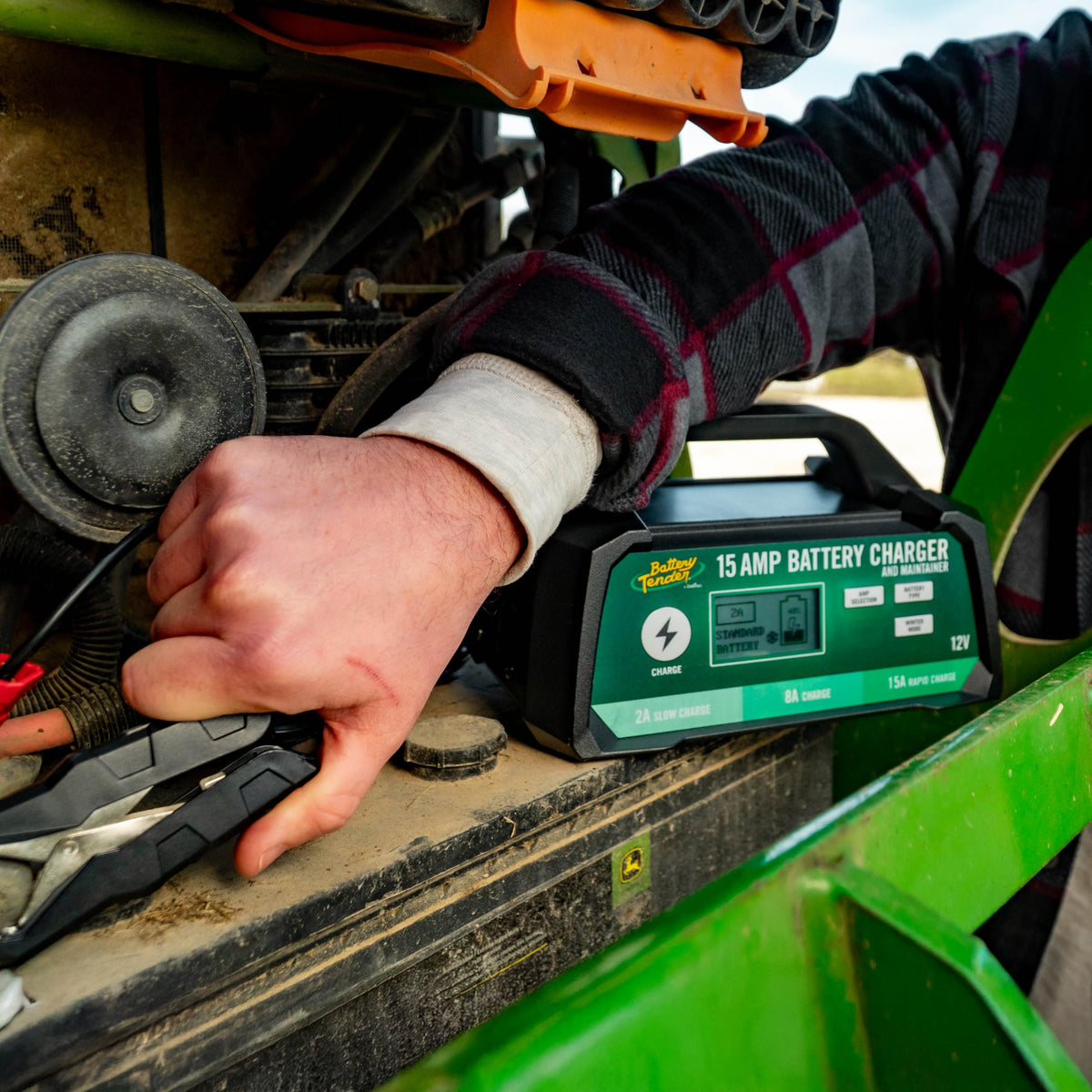 Battery Tender with alligator clips and convenient handle for easy hookup and transport