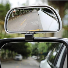 Berfi Life mirror with water droplets demonstrating waterproof anti-fog performance