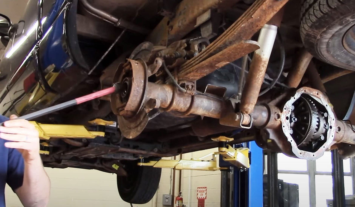 Bestong 6602 inserted into axle tube reaching adjuster, demonstrating easy access