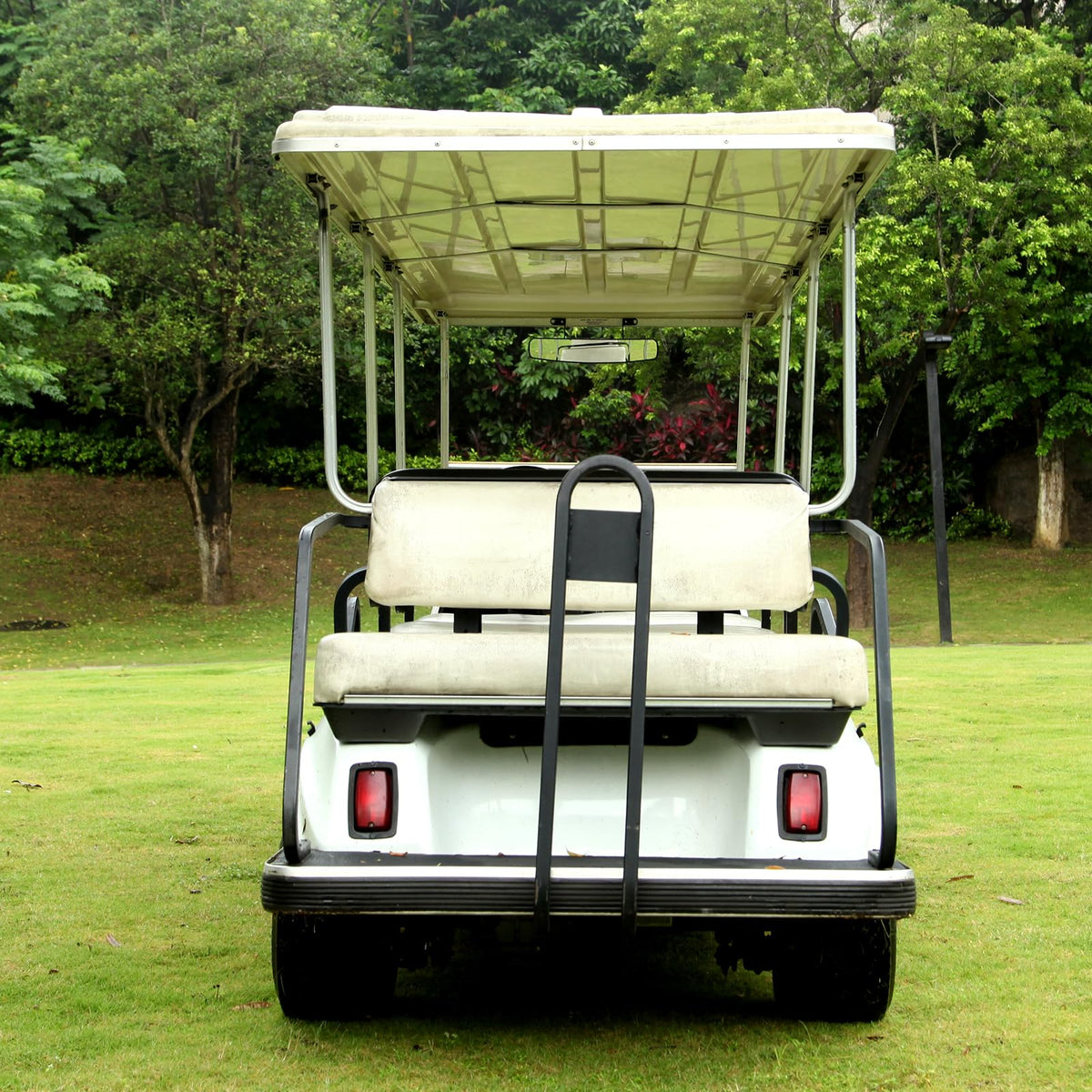 BETOOLL demonstrating vertical slide adjustment for precise sightlines
