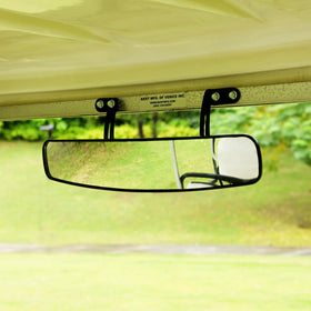 BETOOLL lifestyle image on a golf course enhancing driver awareness