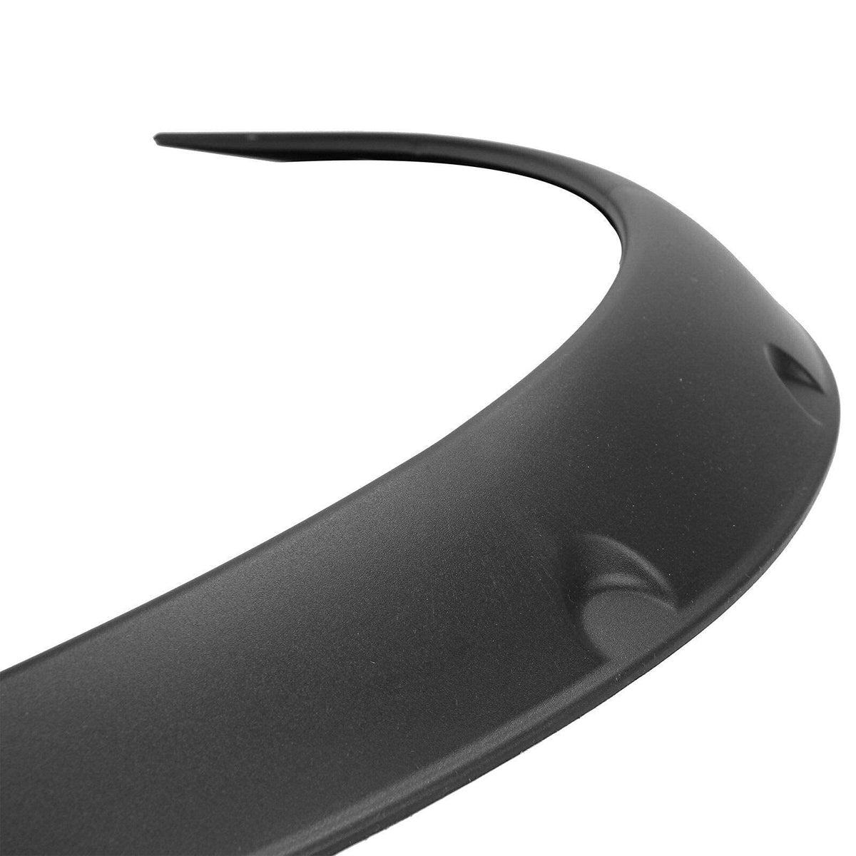 BLACKHORSE-RACING flares on muddy trail protecting paint from debris