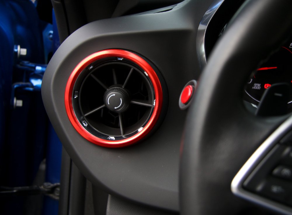 BORUIEN driver-side vent ring detail demonstrating easy operation retention