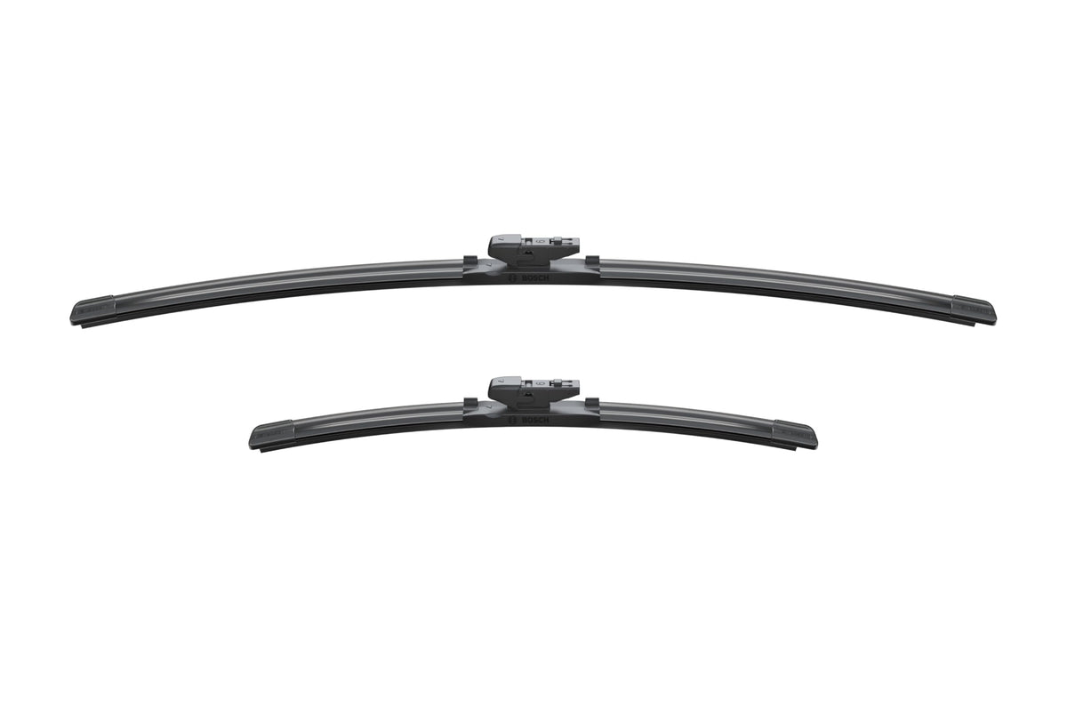 Bosch AeroTwin rubber edge close-up highlighting graphite-coated compound for streak-free wiping