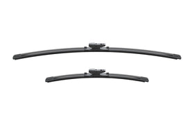 Bosch AeroTwin rubber edge close-up highlighting graphite-coated compound for streak-free wiping