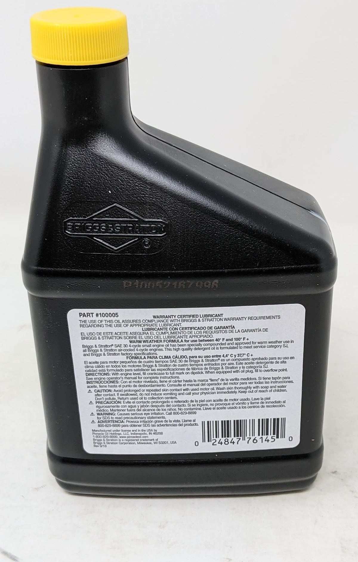 Briggs & Stratton oil bottle close-up displaying SAE 30 label and easy-pour spout for accurate filling