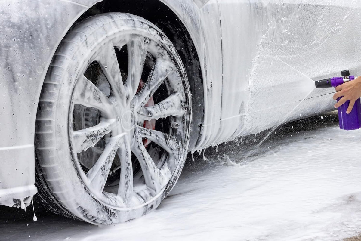 Brug's foam cannon producing thick snow foam on an SUV to reduce scrubbing time