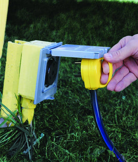 Camco Power Grip handle closeup for easy gripping and safer unplugging