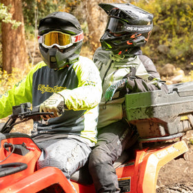 Cardo PACKTALK Edge ORV magnetic air mount displayed for tool-free installation benefit