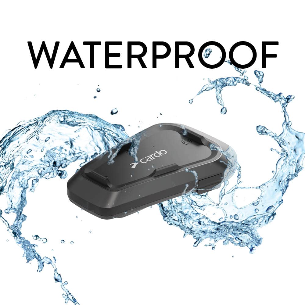 Cardo Spirit microphone boom detail highlighting clear voice pickup during calls