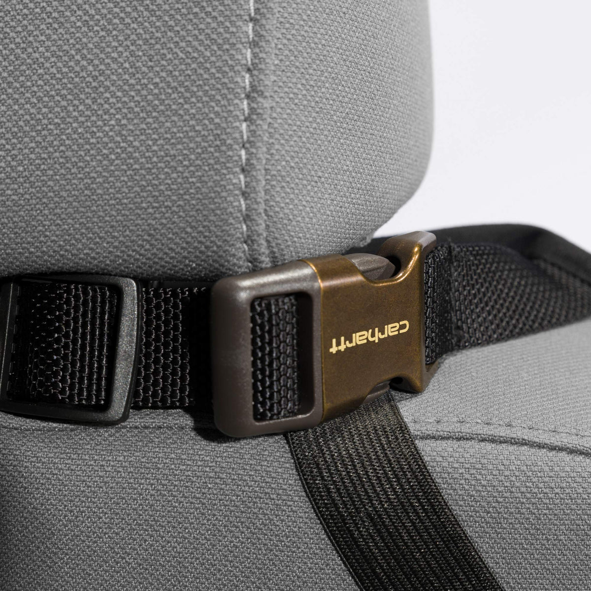 Carhartt in-use shot with dog on cover demonstrating pet hair protection