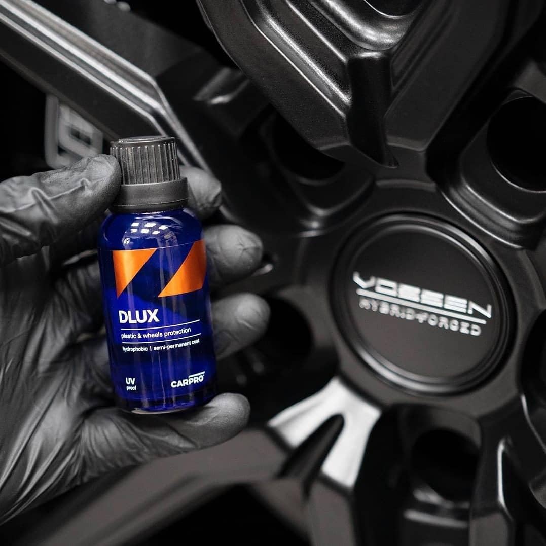 CARPRO DLUX ceramic liquid magnified texture demonstrating coating clarity