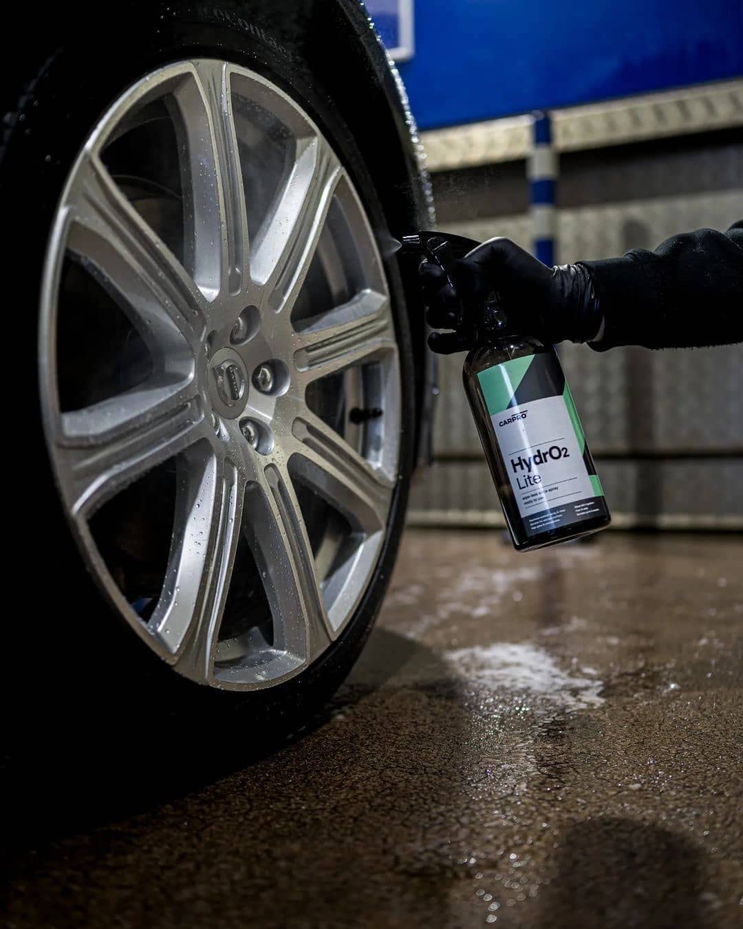 CARPRO HydrO2 Lite being sprayed on a car panel for fast touchless protection