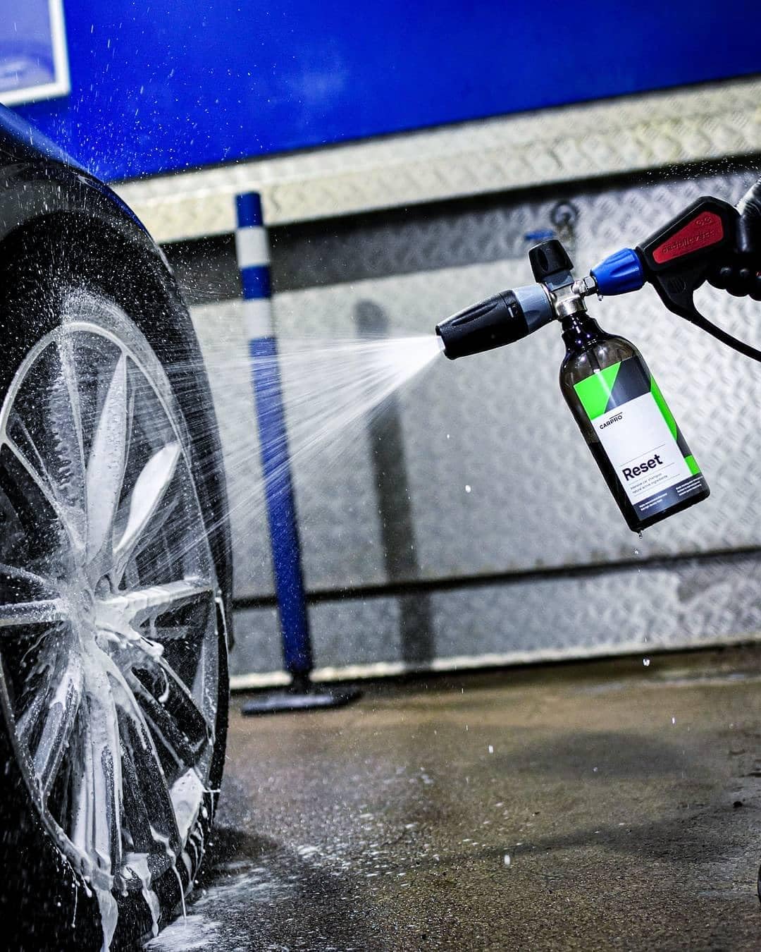 CARPRO Reset pour cap close-up illustrating controlled dispensing and convenience