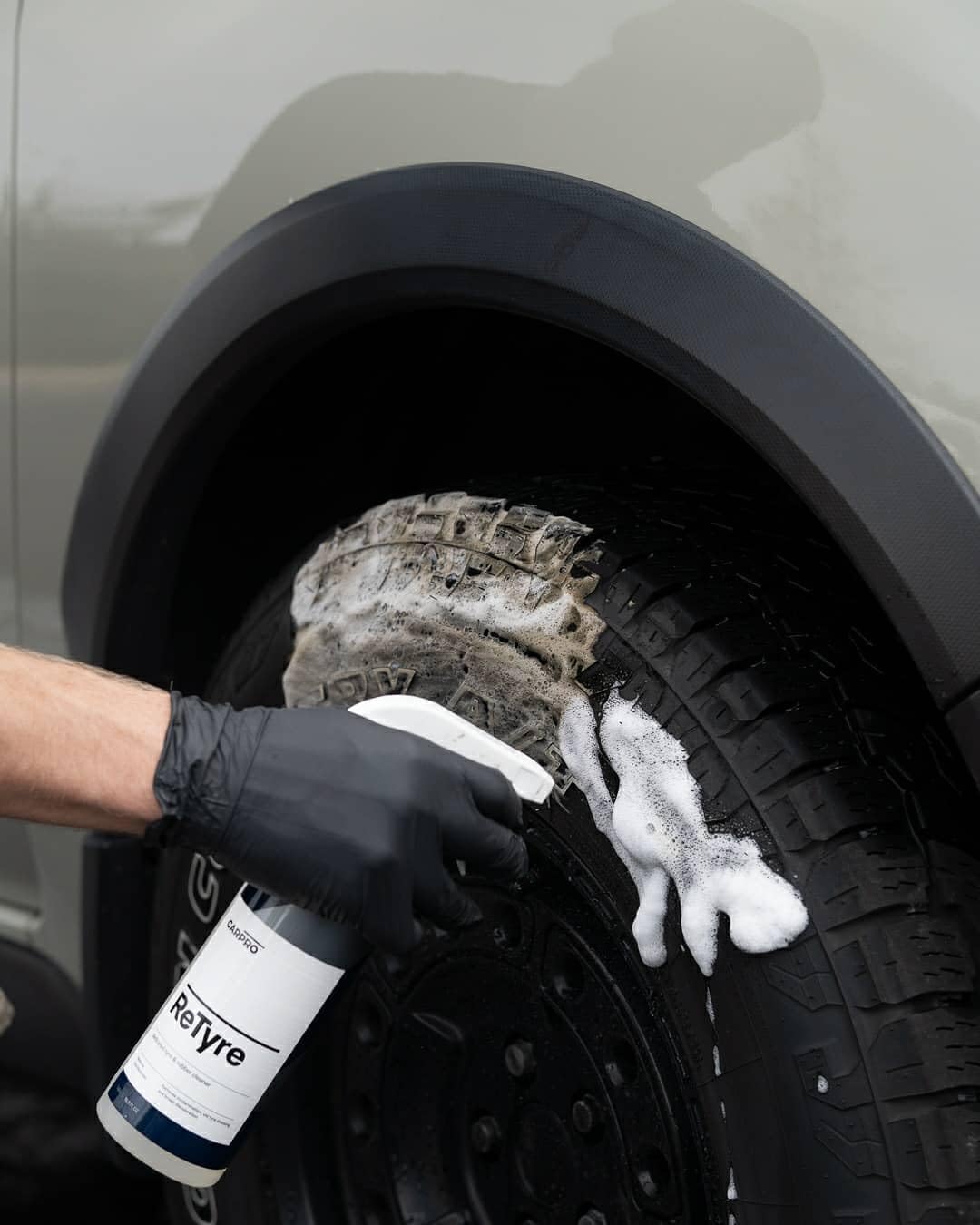 CARPRO spraying ReTyre onto tire sidewall for targeted cleaning control benefit
