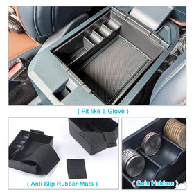 CDEFG organizer in use with phone and sunglasses for quick access