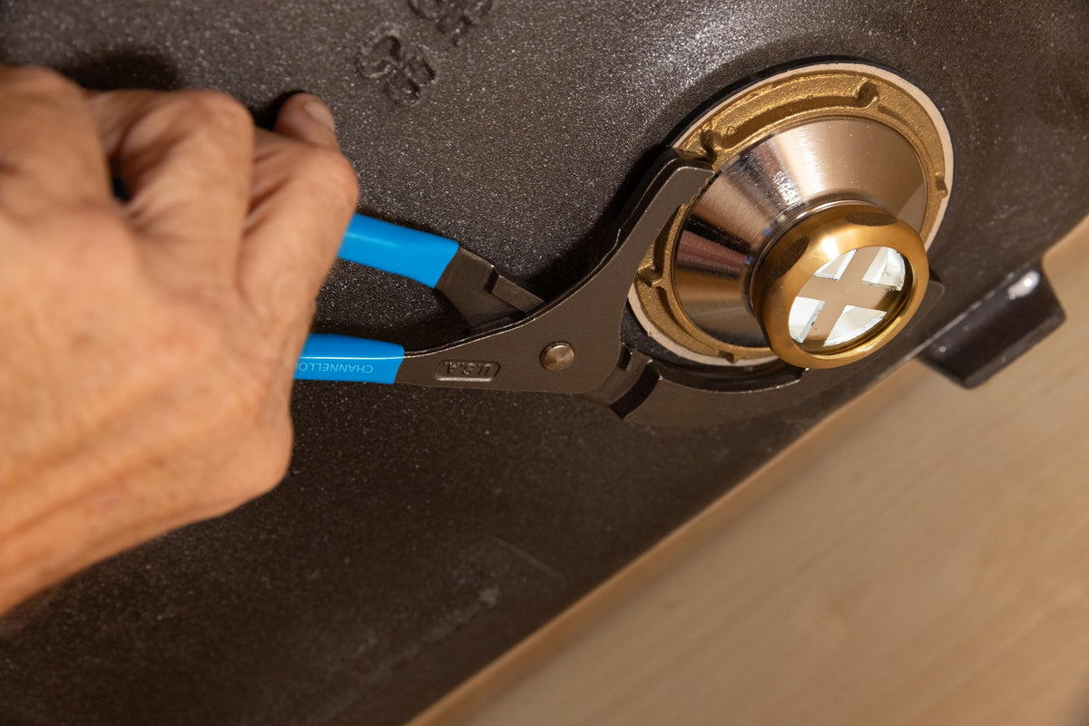 Channellock OF-2 used to remove car oil filter demonstrating strong leverage benefit