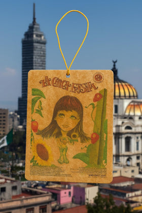 Chica Fresa single close-up displaying strawberry design and quick-activation scent benefit