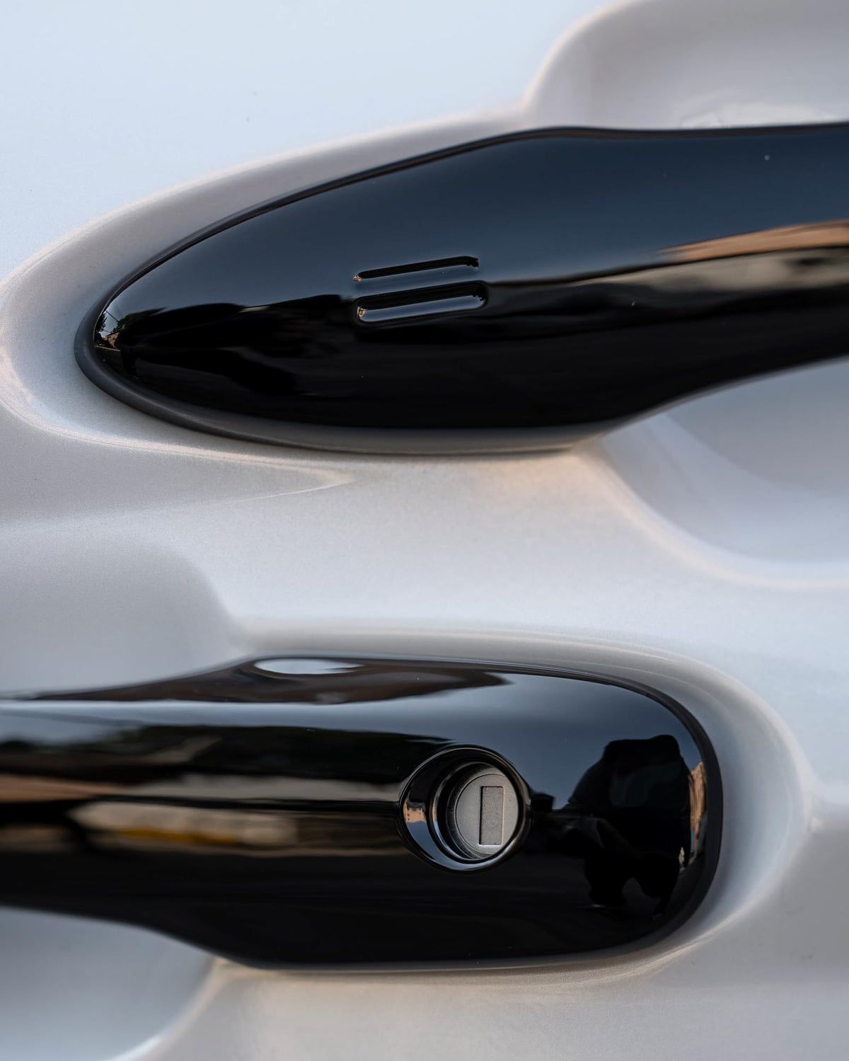CKE close-up of gloss ABS texture highlighting durable finish and scratch resistance
