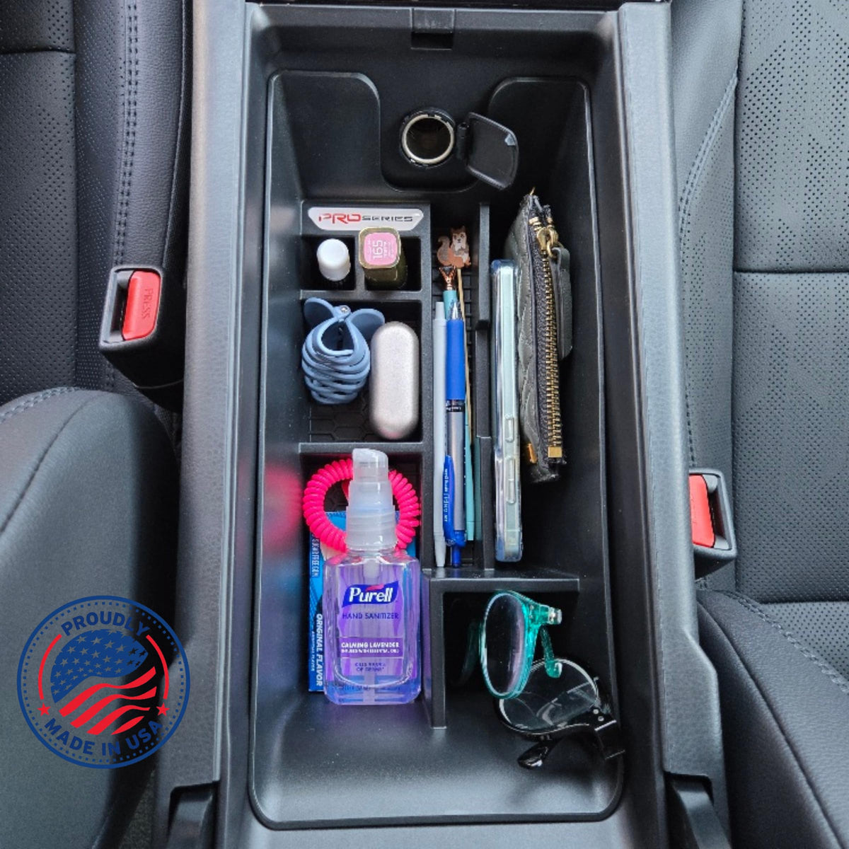 Complete Appearance scale shot with wallet and keys showing tray capacity and fit