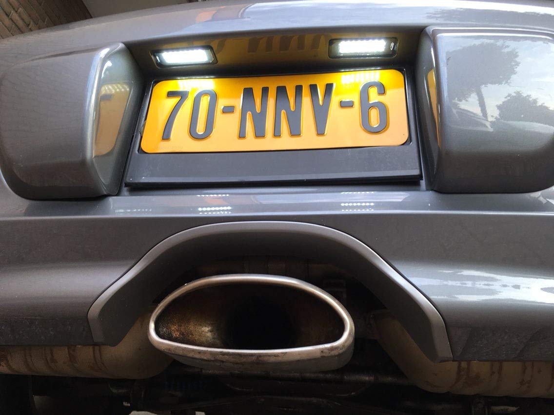 csslyzl illuminated license plate at night demonstrating bright xenon-white visibility