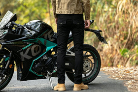 CTBQiTom detailed stretch panel shot highlighting flexible movement and rider comfort