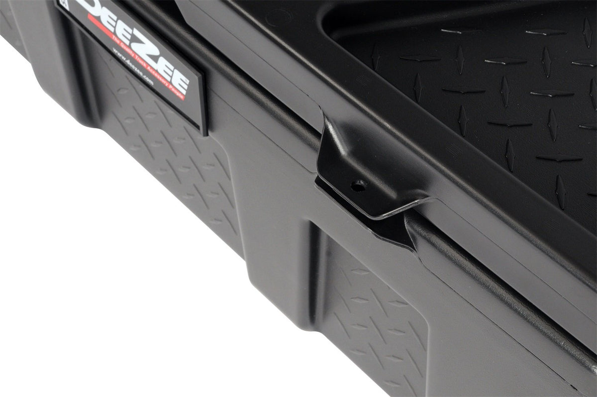 DEE ZEE DZ6535P molded locking tab close-up for secure padlock attachment
