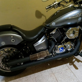 DEGEOBERLIN lifestyle view of motorcycle with installed shield enhancing rider comfort