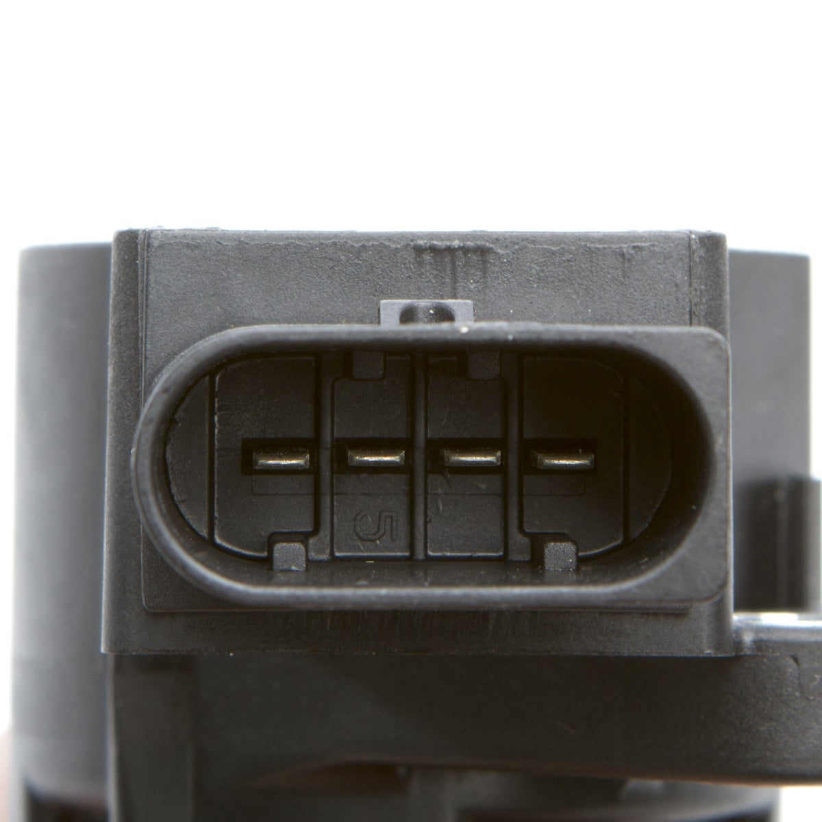 Delphi GN10235 installed on engine demonstrating improved starting performance