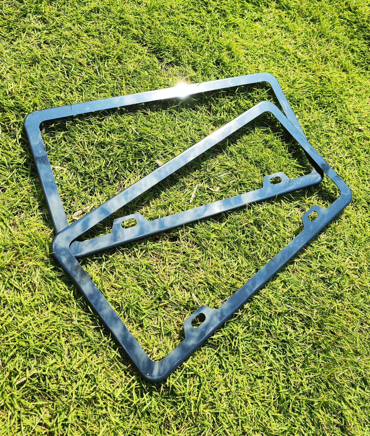 Deselen frame installed on a black sedan front demonstrating clean, modern appearance
