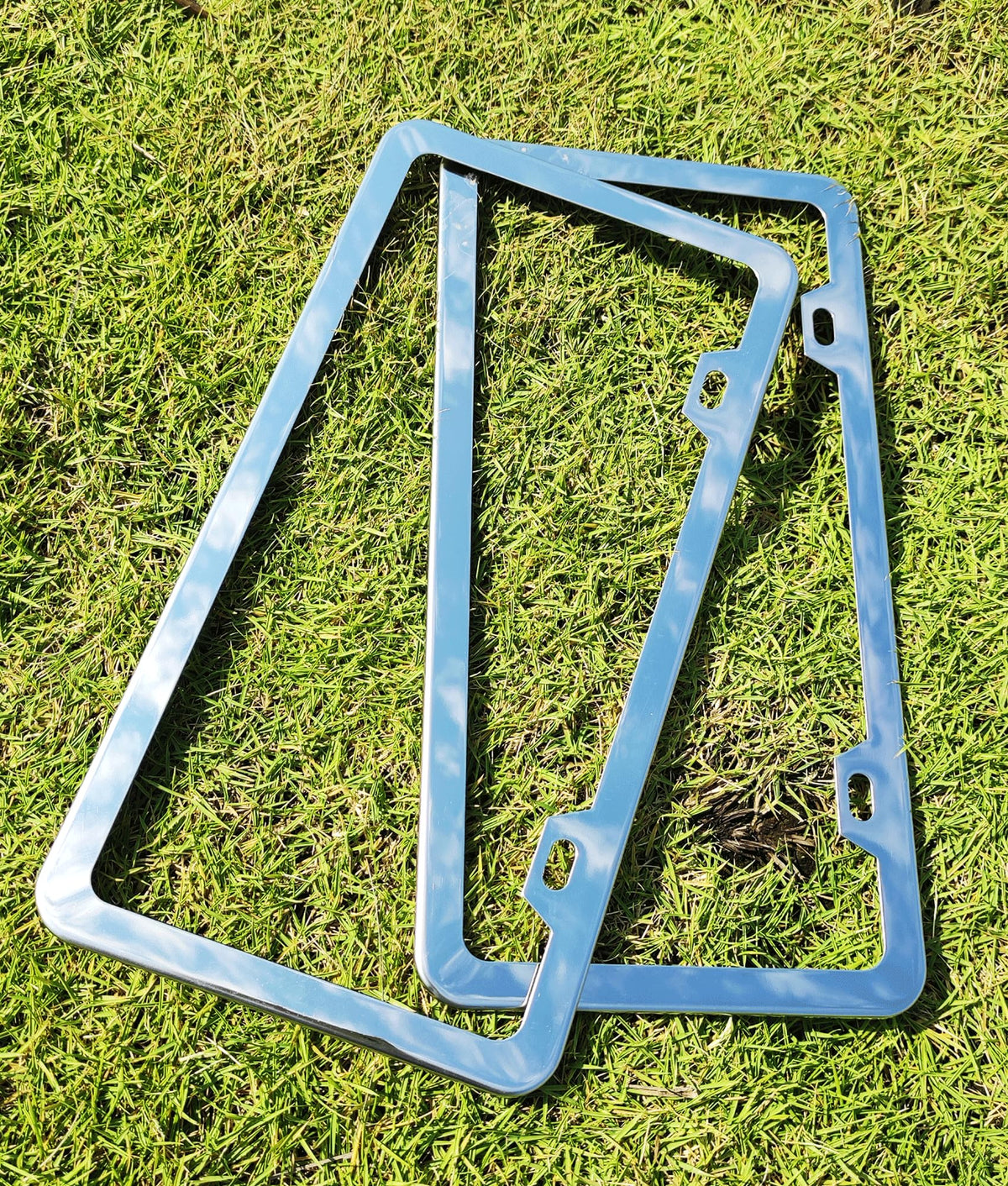 Deselen frame mounted on an SUV rear showing full coverage and neat presentation