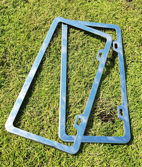 Deselen frame mounted on an SUV rear showing full coverage and neat presentation