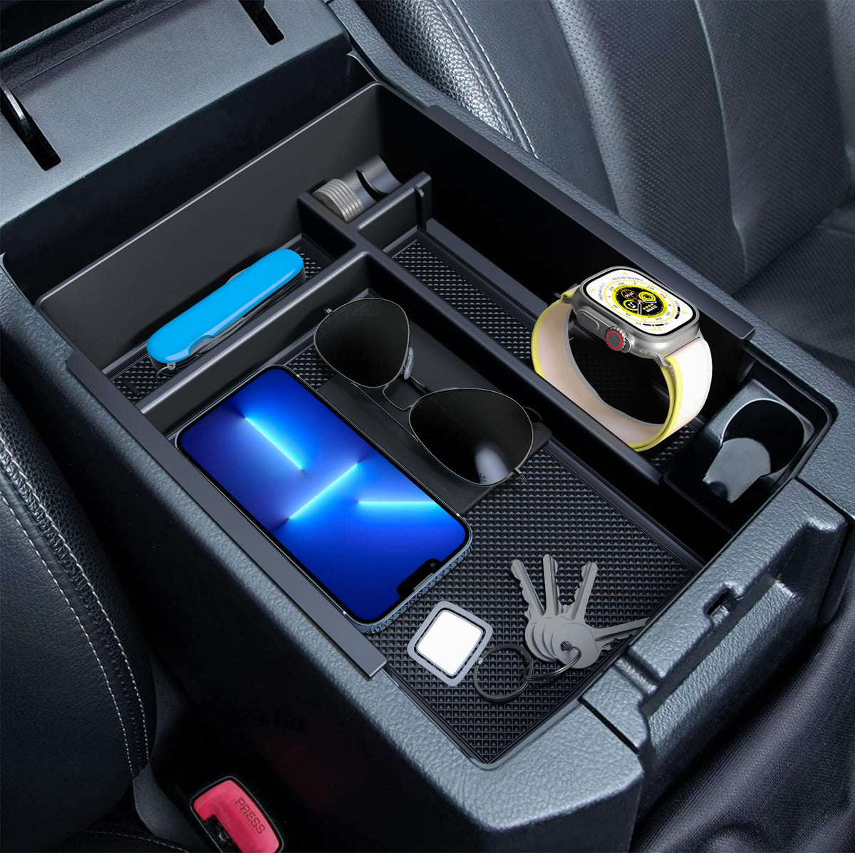 DIAMOOKY lifestyle shot in 4Runner interior demonstrating clutter-free cabin benefit