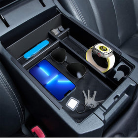 DIAMOOKY lifestyle shot in 4Runner interior demonstrating clutter-free cabin benefit