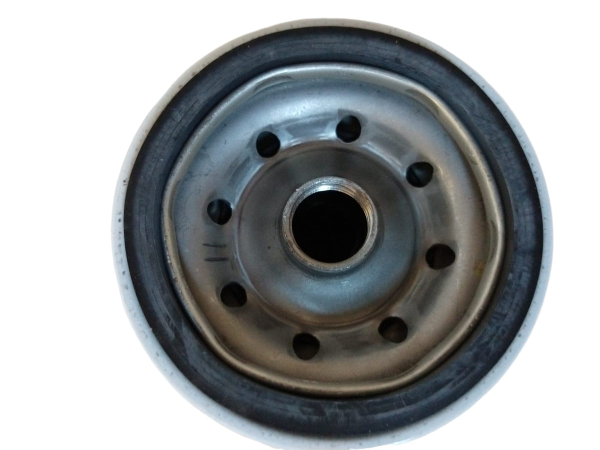 Donaldson P550943 side seal detail displaying tight gasket fit