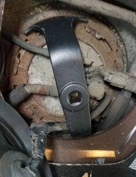 DPTOOL tool mounted on fuel tank ring in vehicle showing safe, controlled removal