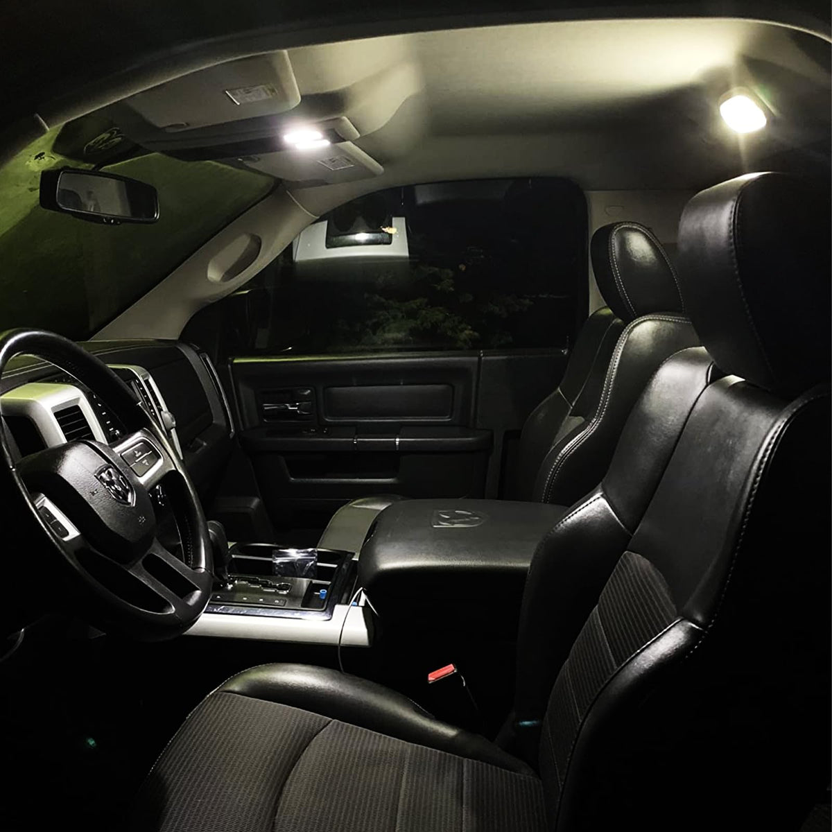 EASY EAGLE vanity mirror lights illuminating face area evenly for better detail